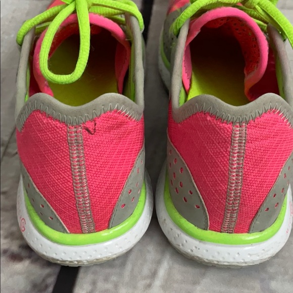 Under Armour micro g 4D foam sneaker in 5.5 - Picture 5 of 16